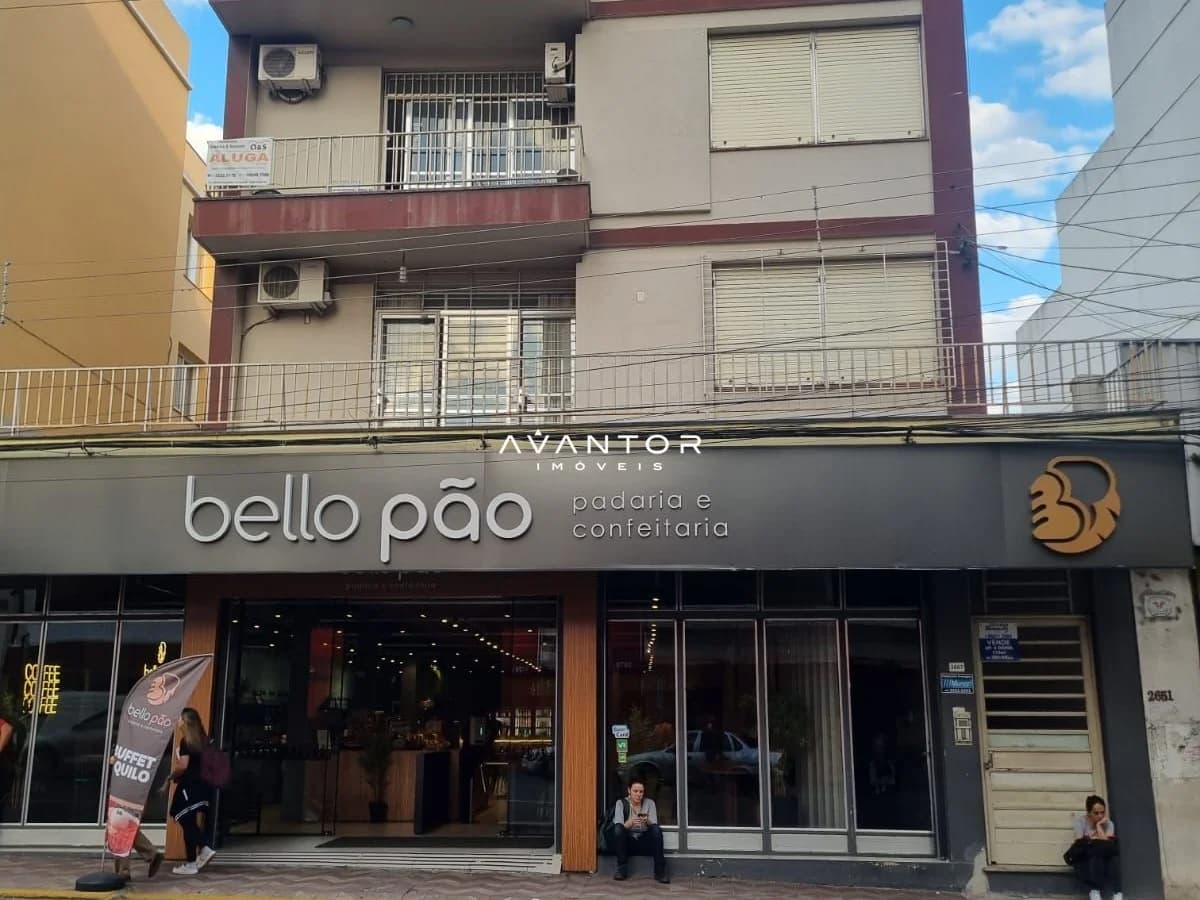 Fachada do prédio com comércio — Apartamento com 3 quartos à venda no Edifício Roma, em Centro, Santa Maria/RS