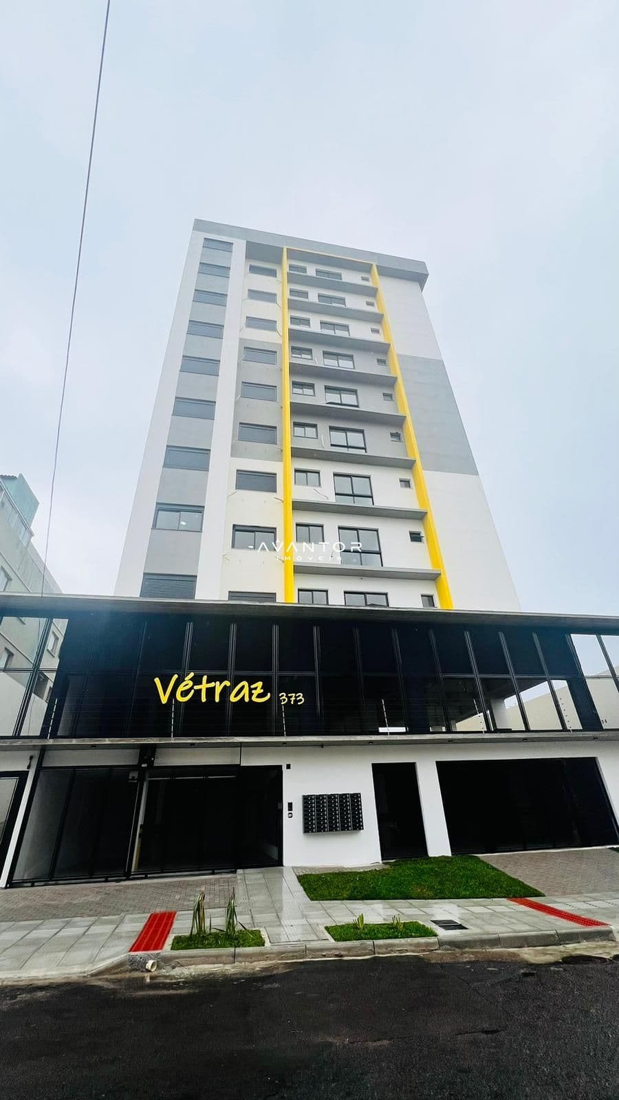 Fachada do prédio com sacadas — Apartamento com 2 quartos à venda em Nossa Senhora do Rosário, Santa Maria/RS