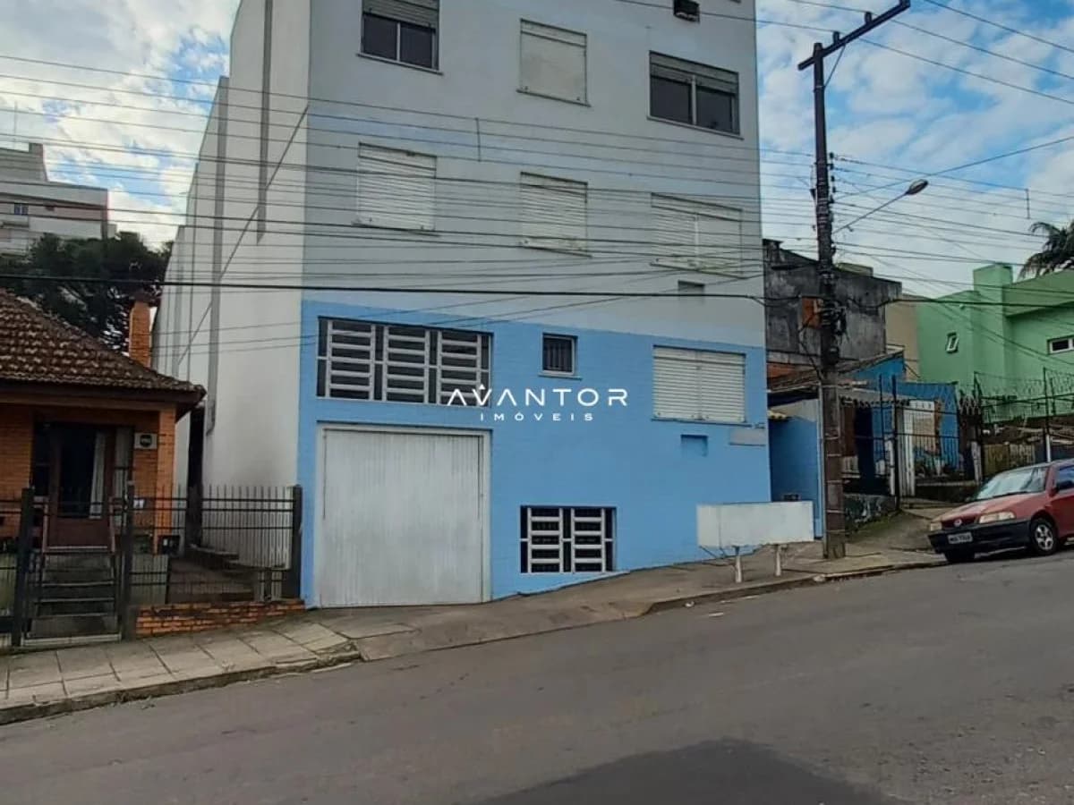 Fachada do prédio com garagem — Apartamento com 3 quartos à venda no Edifício Ilha Bela, em Menino Jesus, Santa Maria/RS