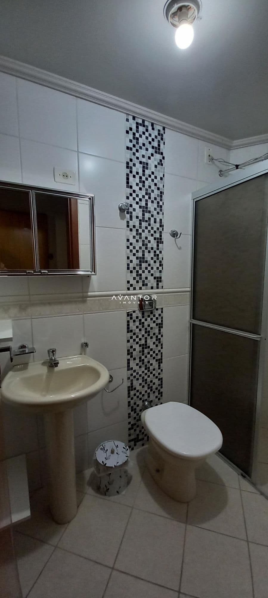 Banheiro da suíte — Apartamento com 3 quartos à venda no Edifício Ilha Bela, em Menino Jesus, Santa Maria/RS
