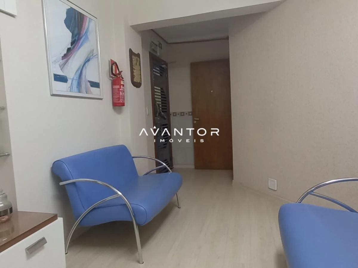 Hall de entrada com móveis — Sala Comercial com 3 salas à venda em Bonfim, Santa Maria/RS