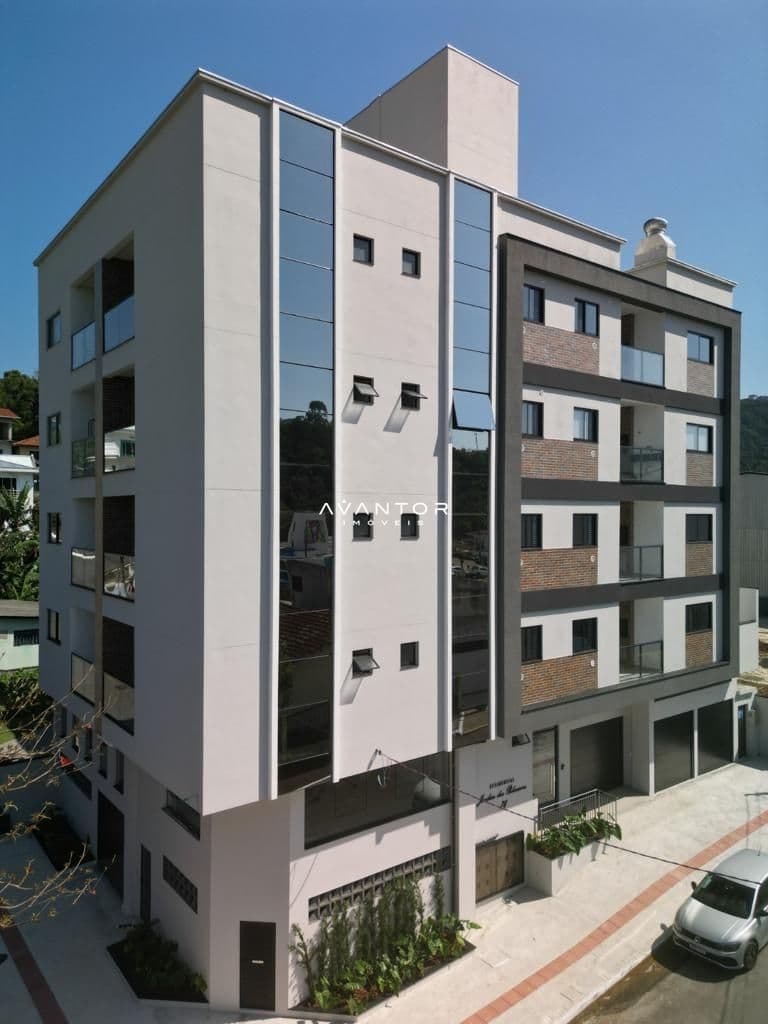 Fachada do prédio com acabamento em tijolos — Apartamento com 2 quartos à venda em Ariribá, Balneário Camboriú/SC