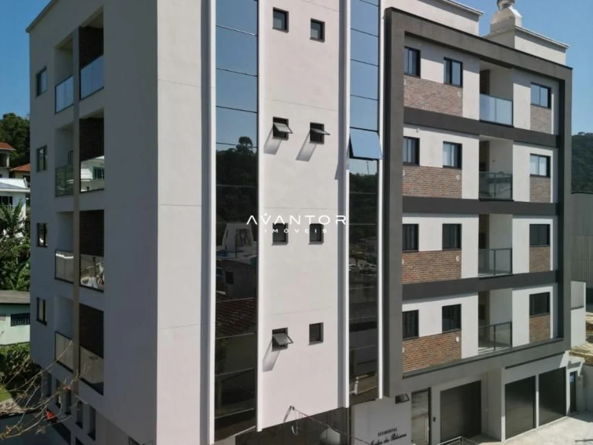 Fachada do prédio com acabamento em tijolos — Apartamento com 2 quartos à venda em Ariribá, Balneário Camboriú/SC