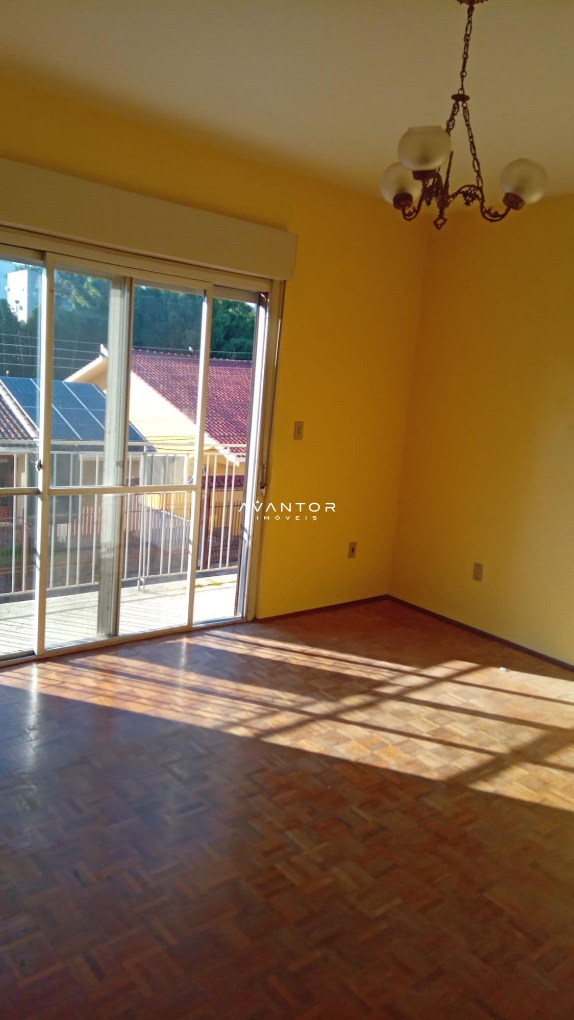 Dormitório com sacada e vista para área externa — Apartamento com 3 quartos à venda em Menino Jesus, Santa Maria/RS