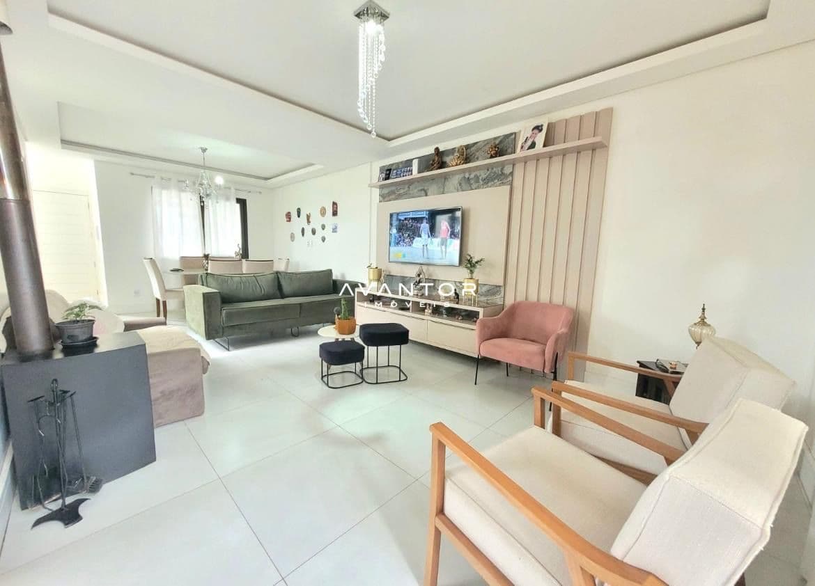 Sala de estar com TV integrada — Casa com 3 quartos à venda em São José, Santa Maria/RS