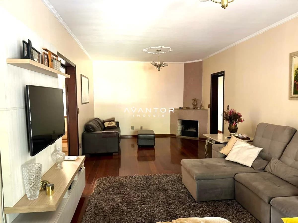 Sala de estar com lareira e televisão — Apartamento com 3 quartos à venda em Nossa Senhora do Rosário, Santa Maria/RS