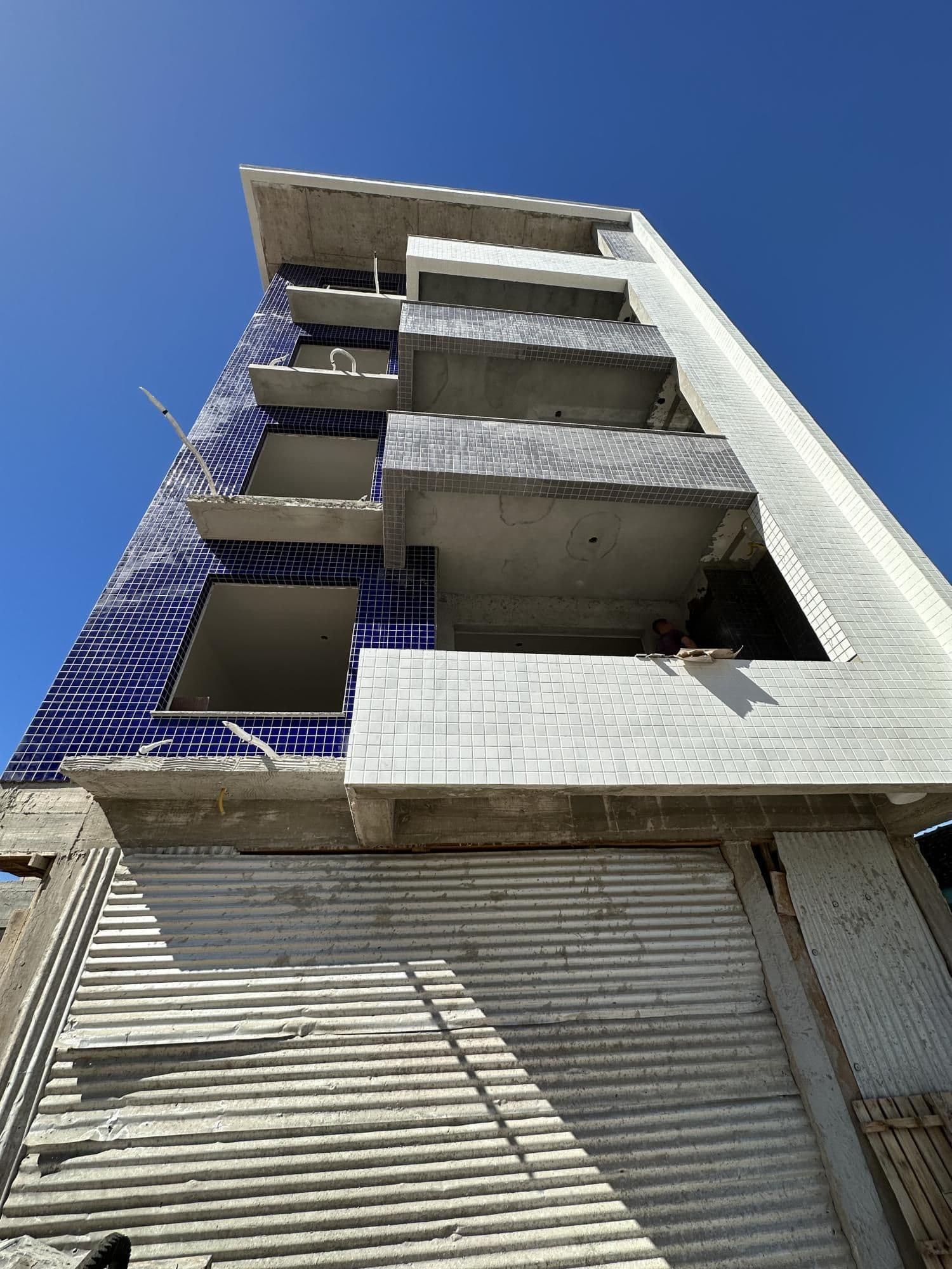 Fachada do prédio com sacadas — Apartamento com 1 quarto à venda no Residencial Blue, em Camobi, Santa Maria/RS
