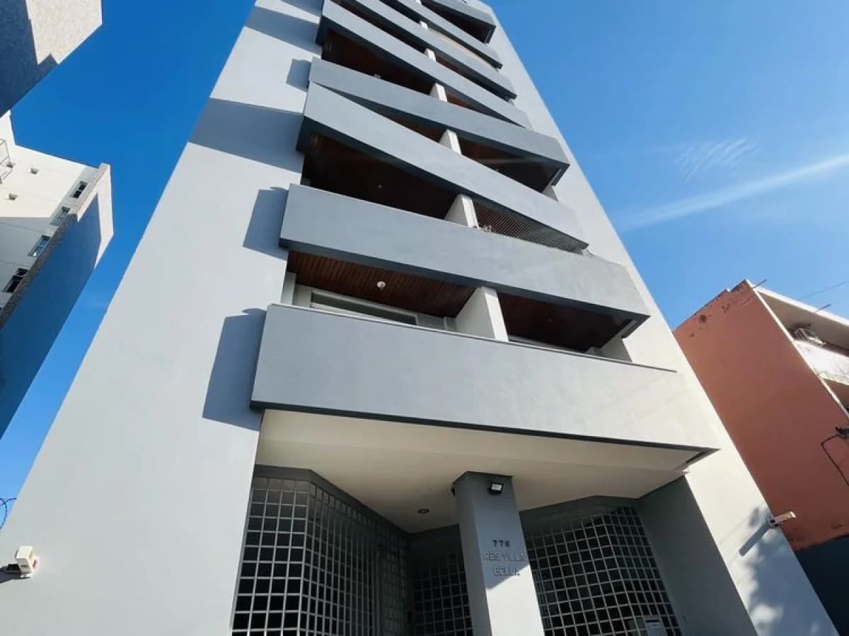 Apartamento dois dormitórios, sacada, elevador — Residencial Villa Bella, Centro, Santa Maria/RS
