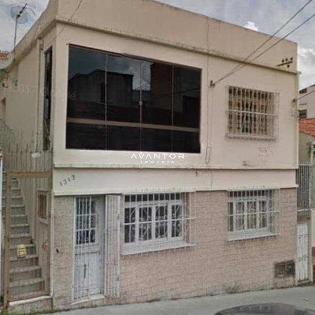 Fachada da casa com dois pavimentos — Terreno à venda em Centro, Santa Maria/RS