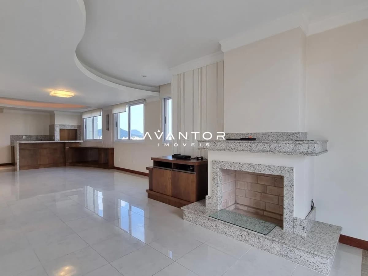 Sala de estar com lareira e teto curvo — Apartamento com 3 quartos à venda em Nossa Senhora de Lourdes, Santa Maria/RS