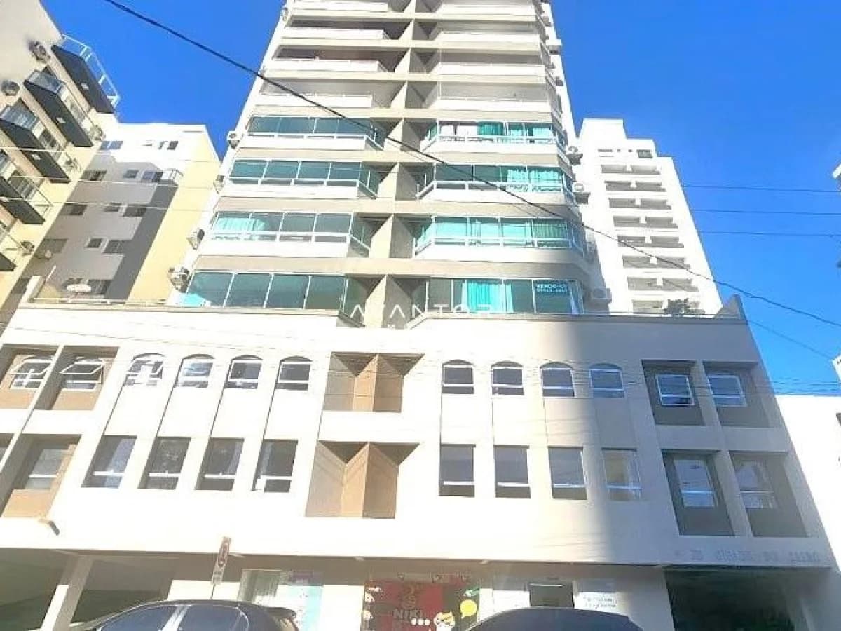 Fachada do prédio com sacadas — Apartamento com 2 quartos à venda no Ed Cidade do Cairo, em Centro, Balneário Camboriú/SC