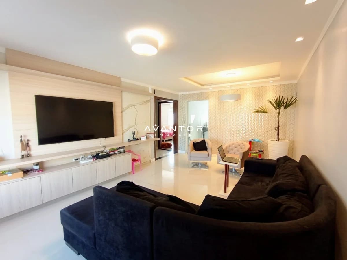 Sala de estar com home theater integrado — Casa com 2 quartos à venda em Parque Pinheiro Machado, Santa Maria/RS
