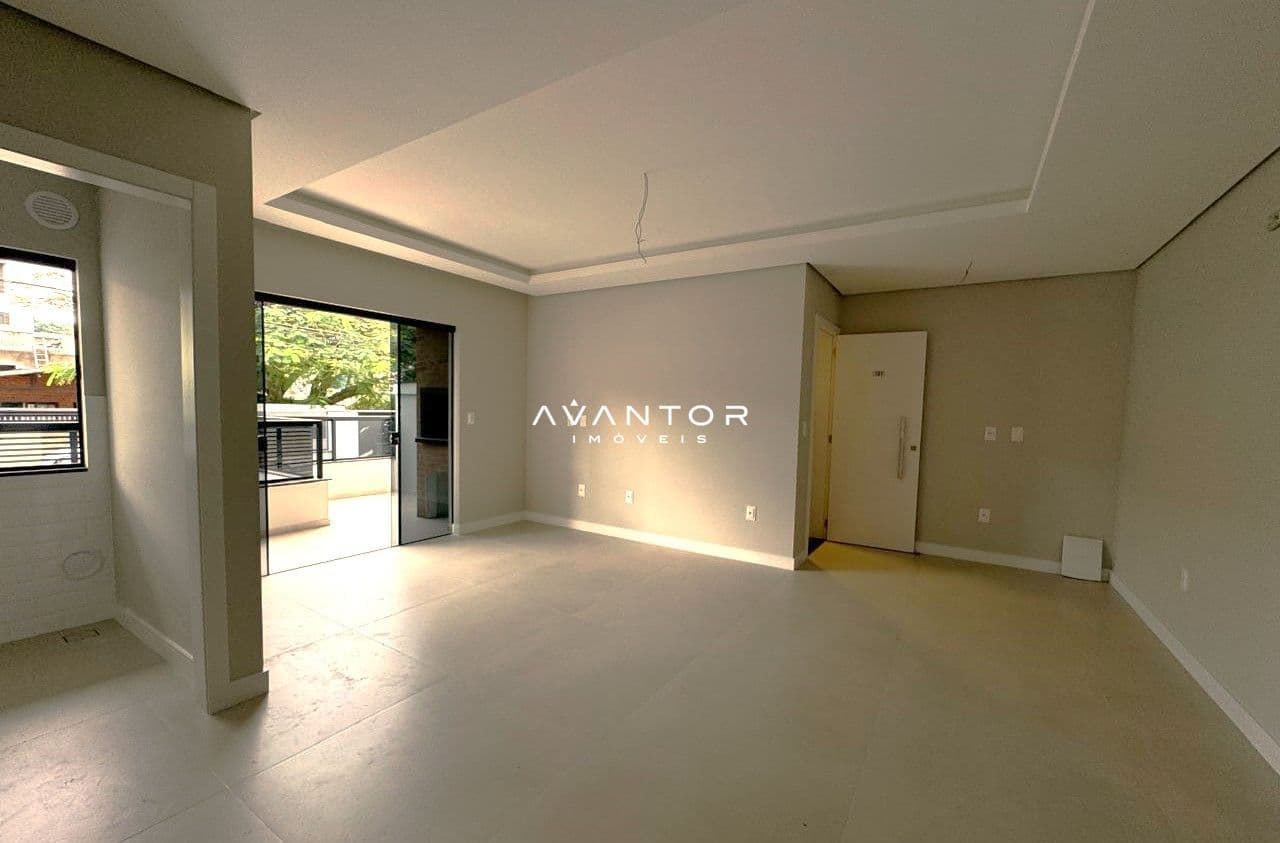 Sala de estar com acesso à sacada — Apartamento com 2 quartos à venda no Residencial Luana, em Nações, Balneário Camboriú/SC