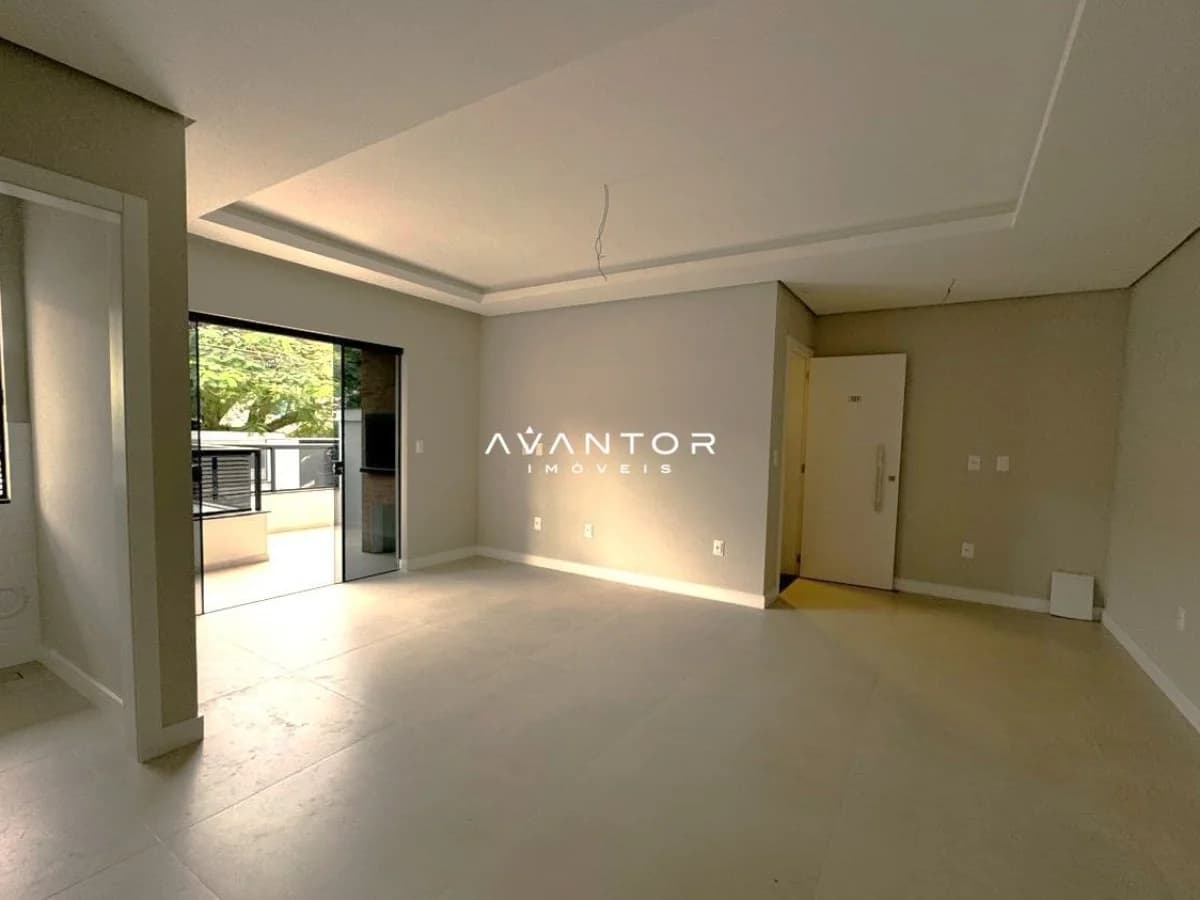 Sala de estar com acesso à sacada — Apartamento com 2 quartos à venda no Residencial Luana, em Nações, Balneário Camboriú/SC