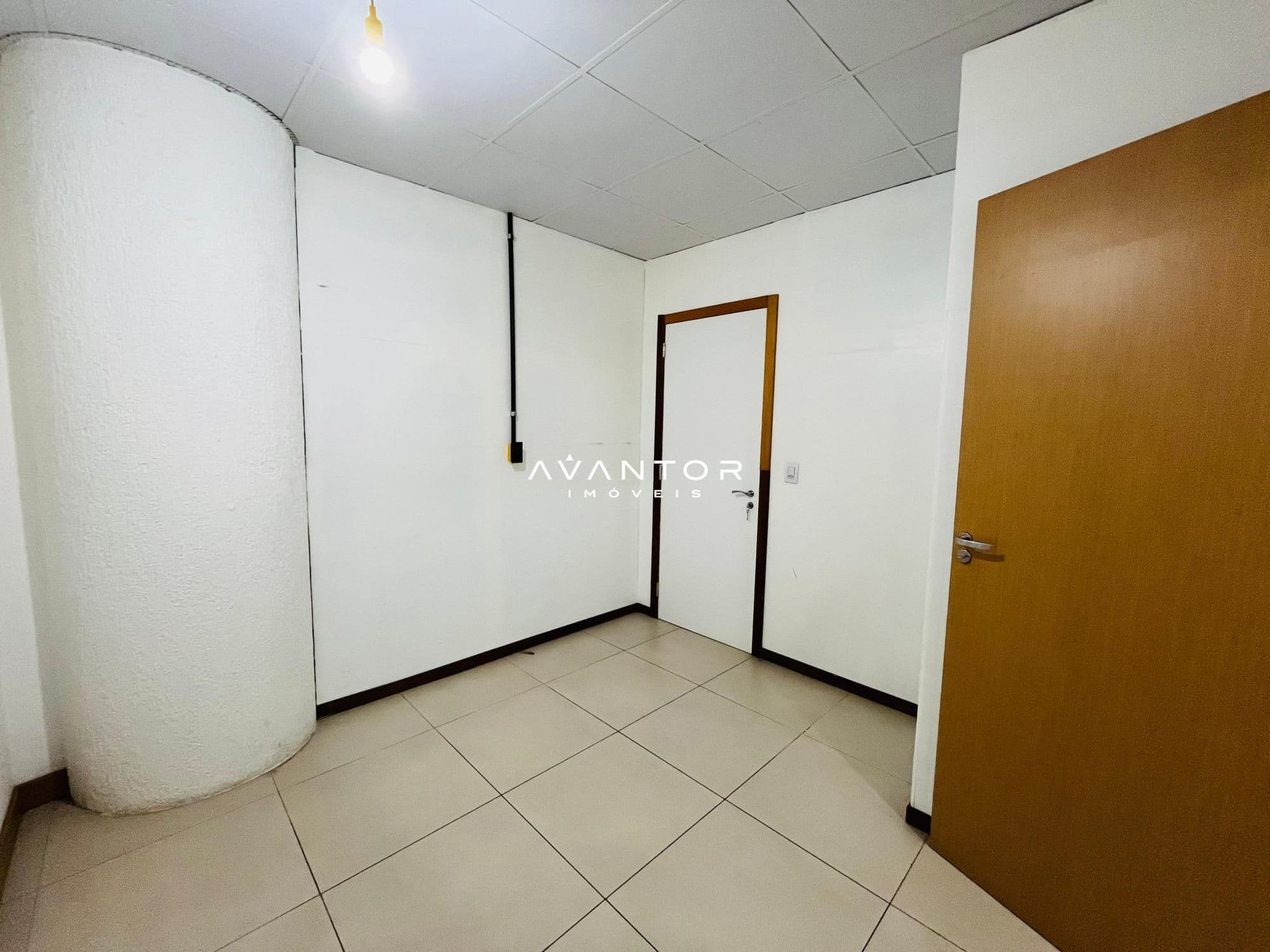 Loja com 1 sala à venda no Dom Valmor, em Centro, Santa Maria/RS — foto 3 de 6