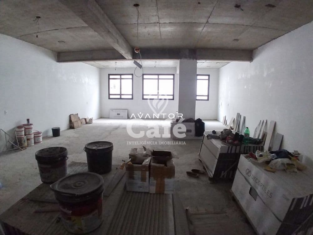Sala comercial com 135m² de área privativa, 2 banheiros e copa — Sala Comercial com 1 sala à venda em Centro, Santa Maria/RS