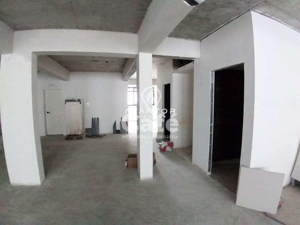 Sala comercial com 135m² de área privativa, 2 banheiros e copa — Sala Comercial com 1 sala à venda em Centro, Santa Maria/RS