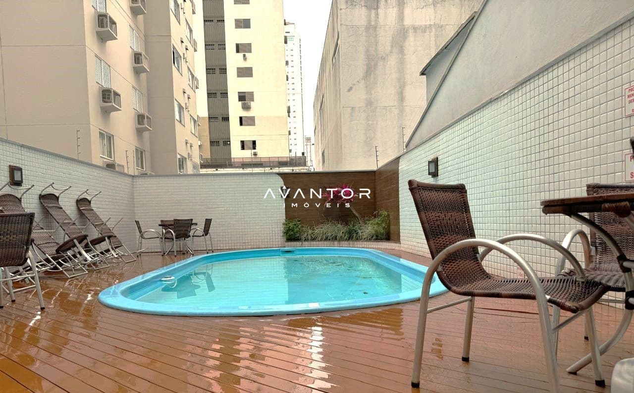 Piscina aquecida — Apartamento com 3 quartos para alugar no Edifício Carrara, em Centro, Balneário Camboriú/SC
