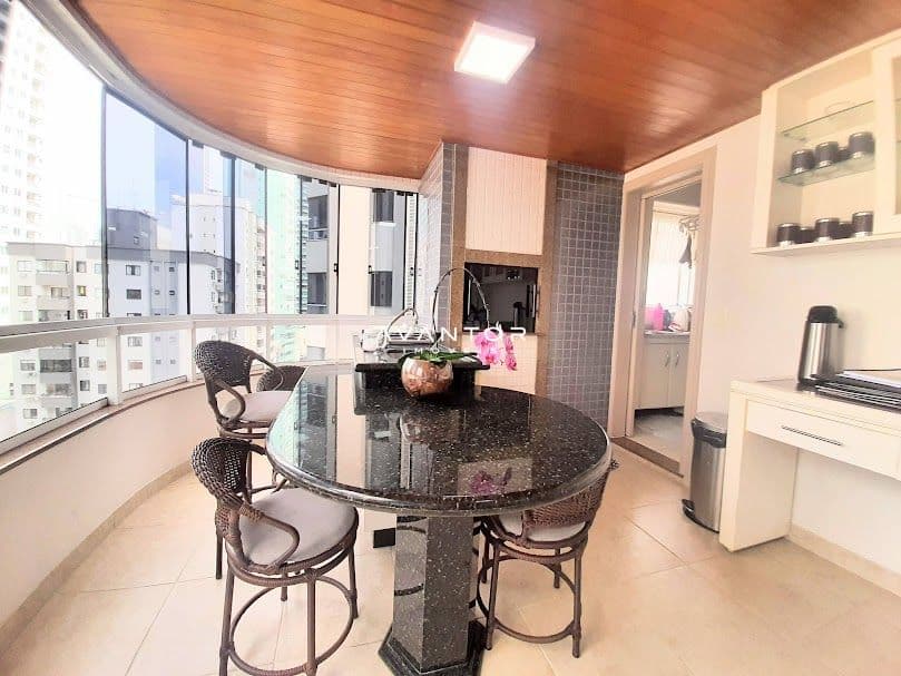 Varanda c- churrasqueira — Apartamento com 3 quartos para alugar no Edifício Carrara, em Centro, Balneário Camboriú/SC