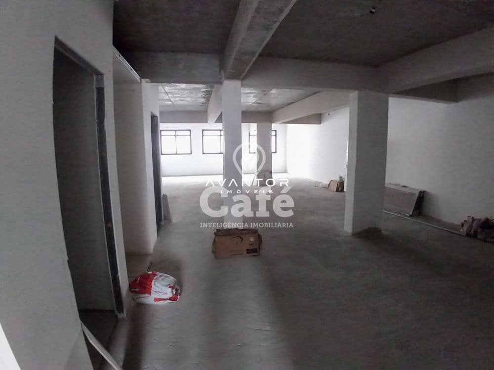 Sala comercial com 105m² de área privativa, 2 banheiros e copa — Sala Comercial com 1 sala à venda em Centro, Santa Maria/RS