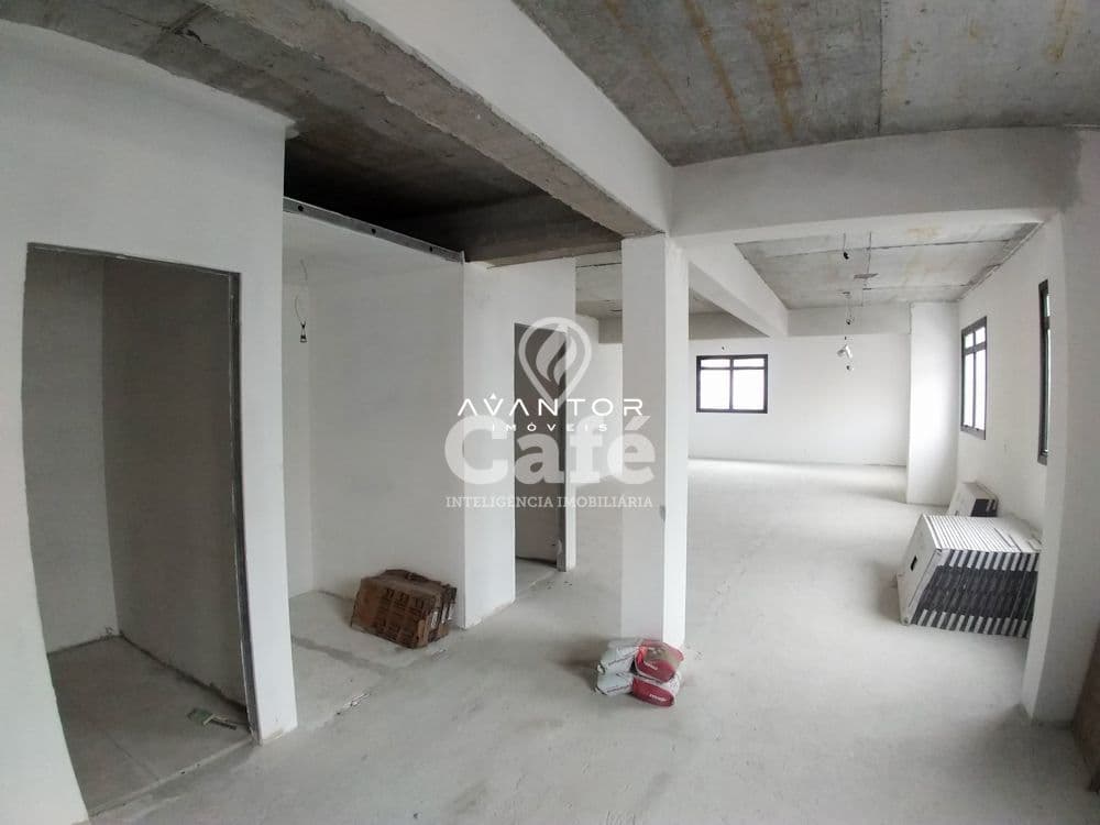 Sala comercial com 105m² de área privativa, 2 banheiros e copa — Sala Comercial com 1 sala à venda em Centro, Santa Maria/RS
