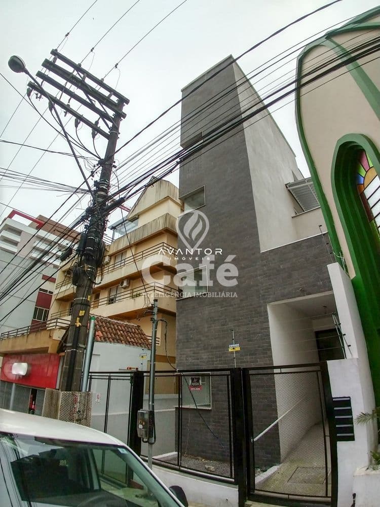 Sala comercial com 105m² de área privativa, 2 banheiros e copa — Sala Comercial com 1 sala à venda em Centro, Santa Maria/RS