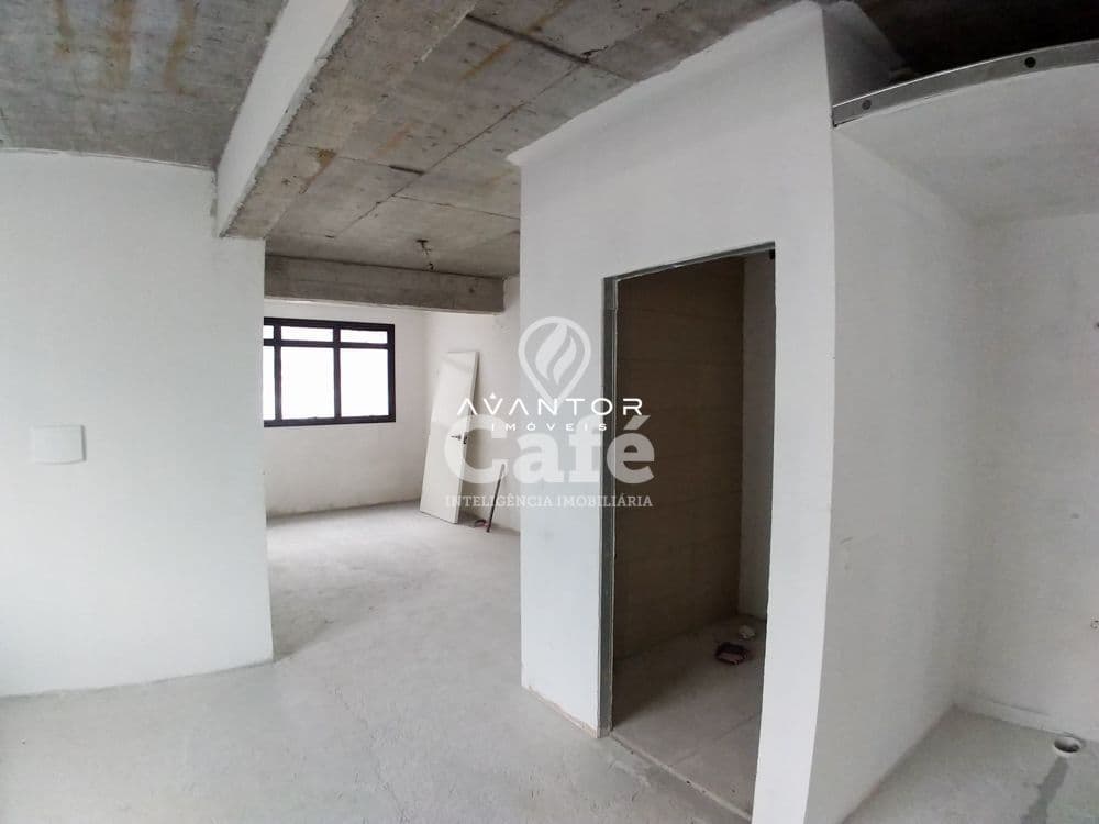 Sala comercial com 105m² de área privativa, 2 banheiros e copa — Sala Comercial com 1 sala à venda em Centro, Santa Maria/RS