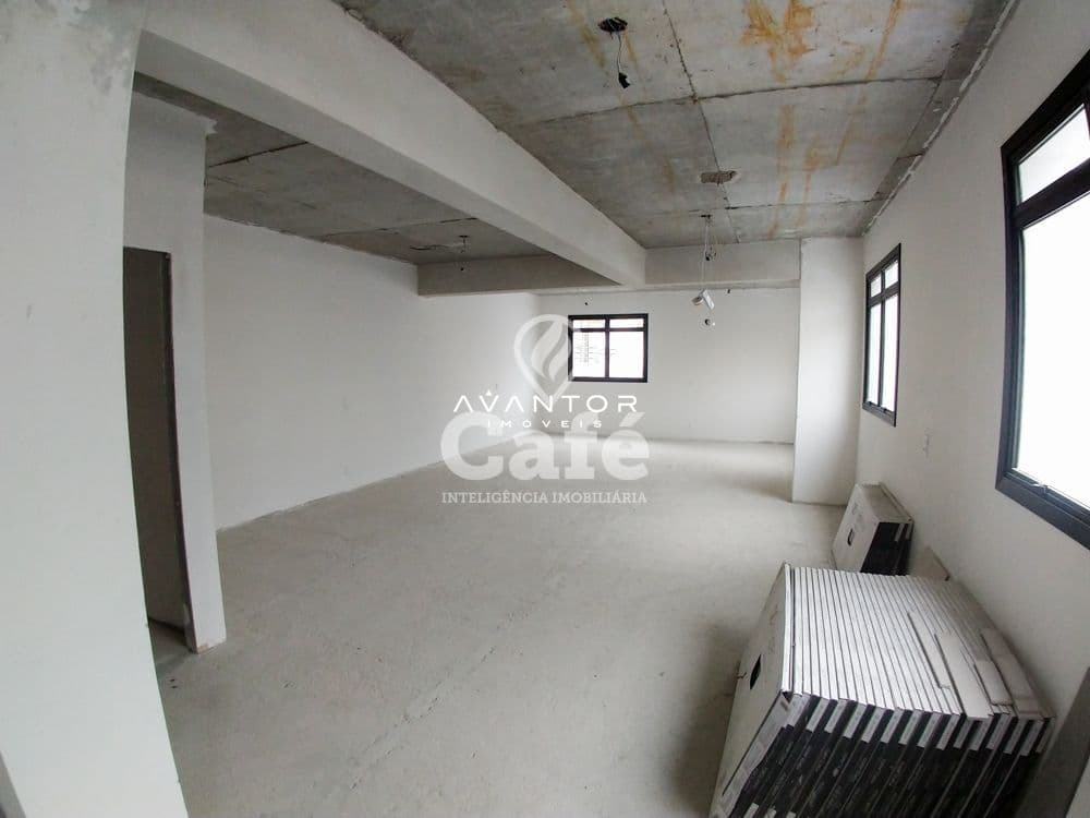 Sala comercial com 105m² de área privativa, 2 banheiros e copa — Sala Comercial com 1 sala à venda em Centro, Santa Maria/RS