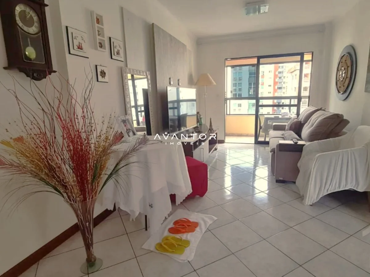 Sala de estar integrada à cozinha com sacada — Edifício Ana Capri, Centro, Balneário Camboriú/SC