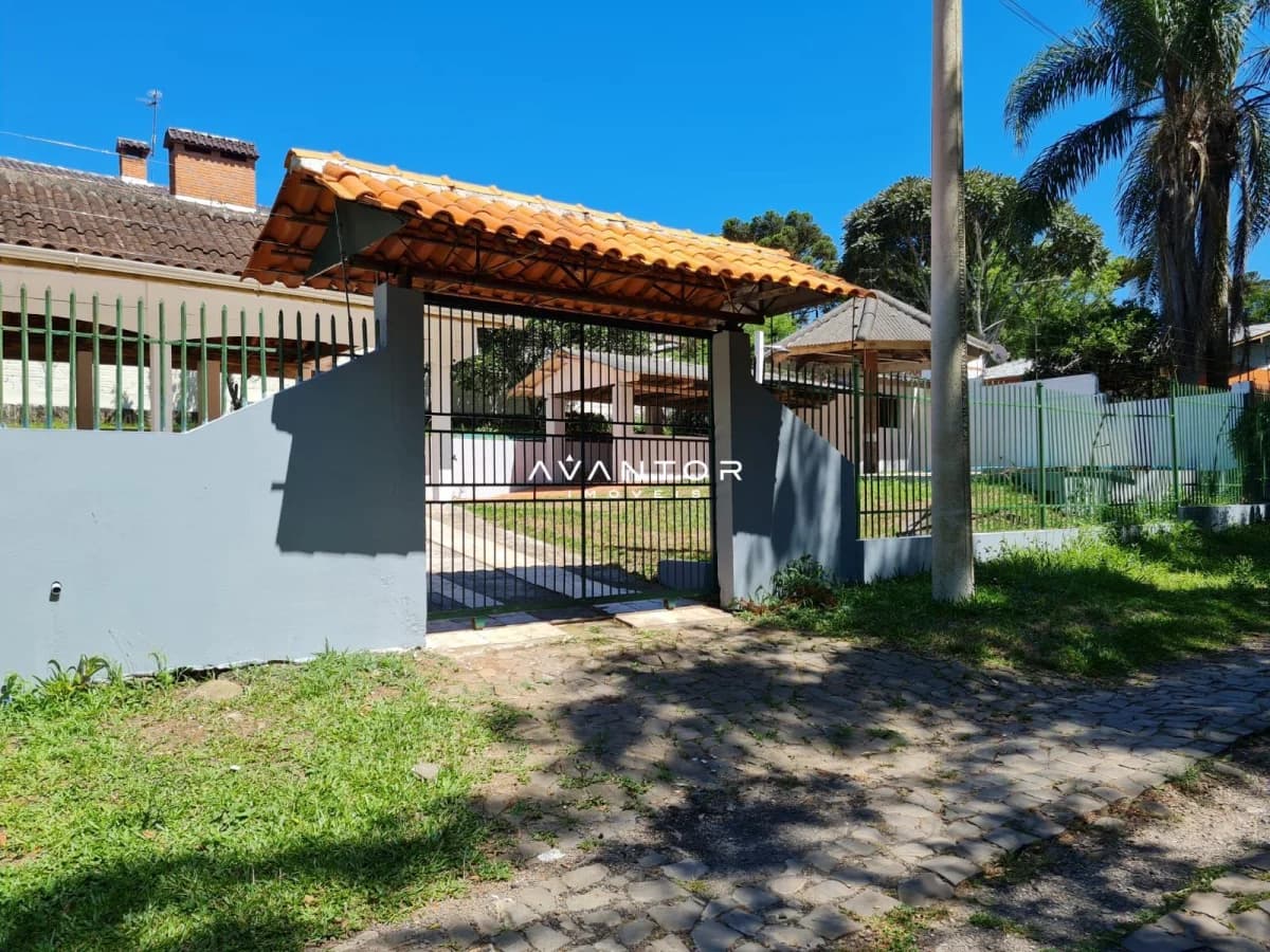 Fachada da casa com garagem — Casa com 3 quartos à venda em Parque Serrano I, Itaara/RS