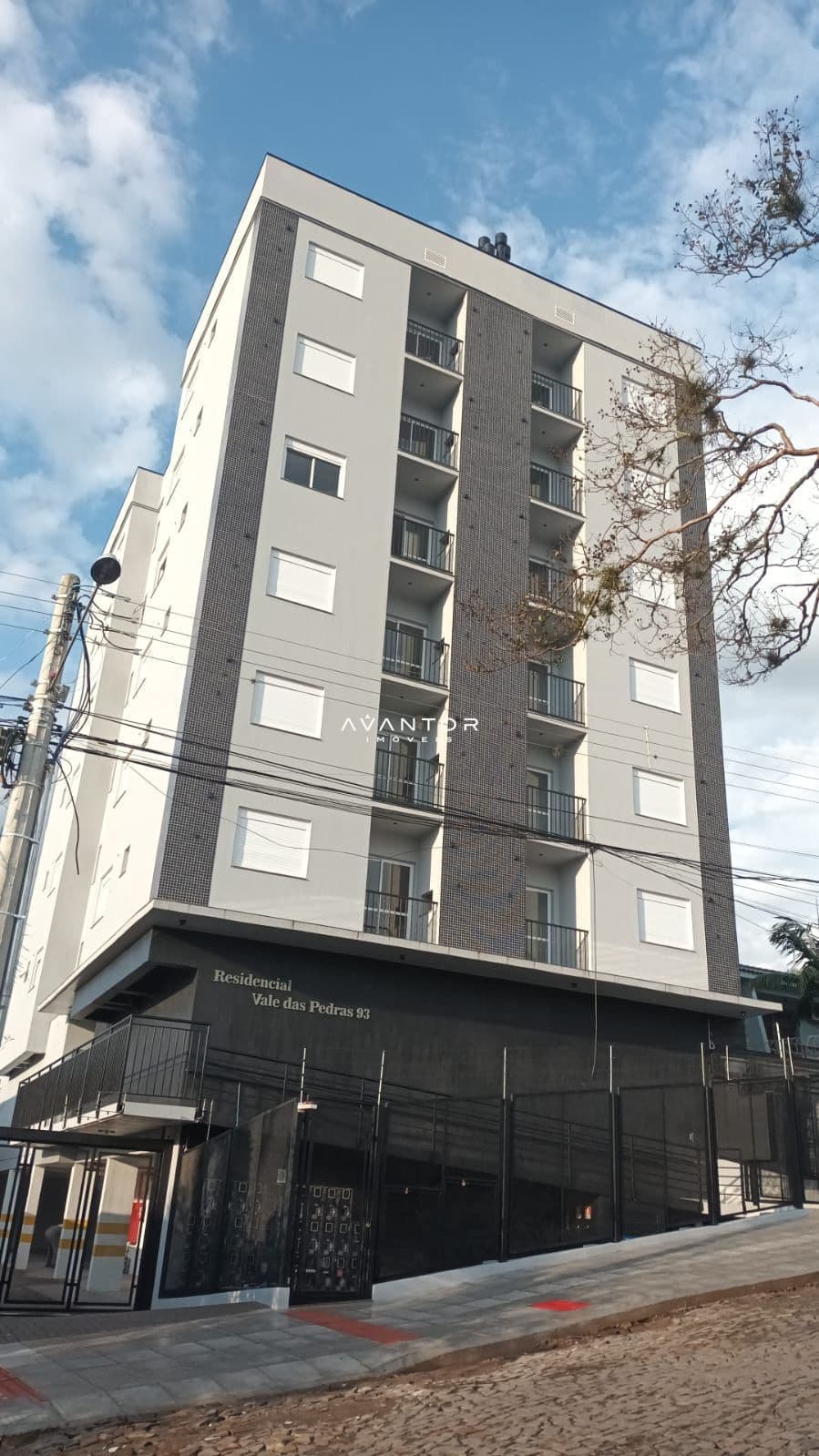 Fachada do prédio residencial — Apartamento com 2 quartos à venda em Nossa Senhora das Dores, Santa Maria/RS