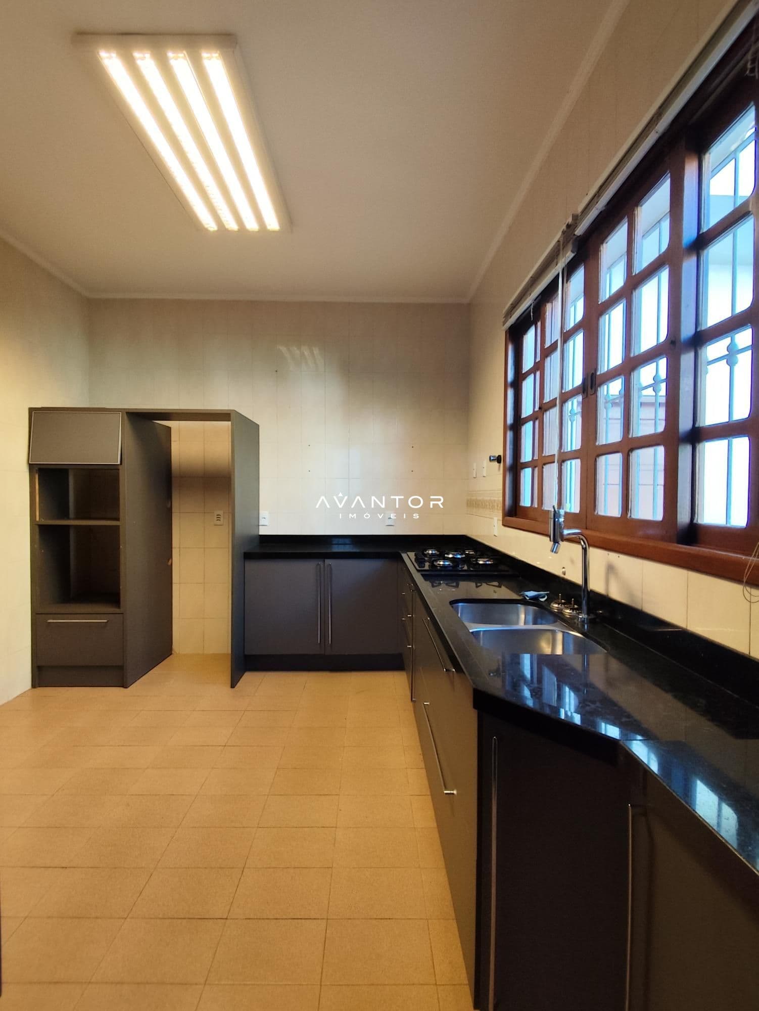 Casa com 4 quartos para alugar em Centro, Santa Maria/RS — foto 8 de 36