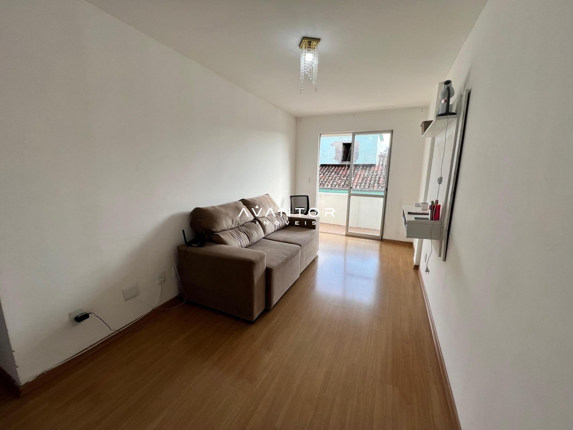 Sala de estar com acesso à sacada — Apartamento com 2 quartos à venda no Edifício Itapiruba, em Menino Jesus, Santa Maria/RS