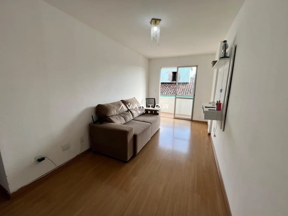 Sala de estar com acesso à sacada — Apartamento com 2 quartos à venda no Edifício Itapiruba, em Menino Jesus, Santa Maria/RS