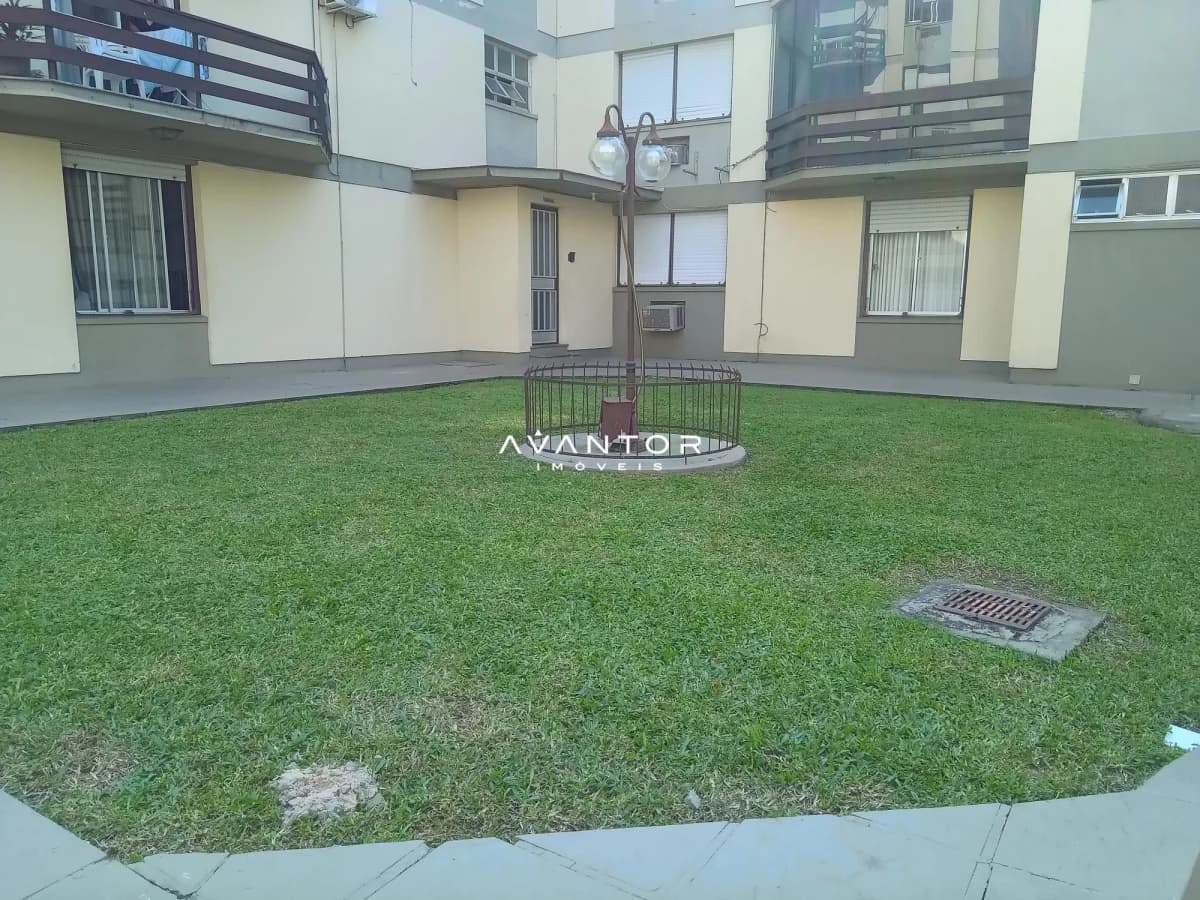Pátio interno com área verde — Apartamento com 3 quartos à venda no Edifício Morada do Parque, em Centro, Santa Maria/RS