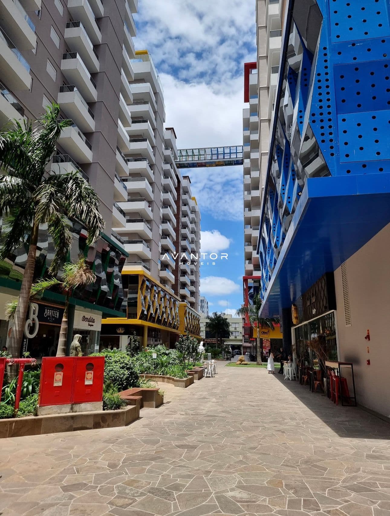Fachada do condomínio com área comum — Sala Comercial com 1 sala à venda em Centro, Santa Maria/RS