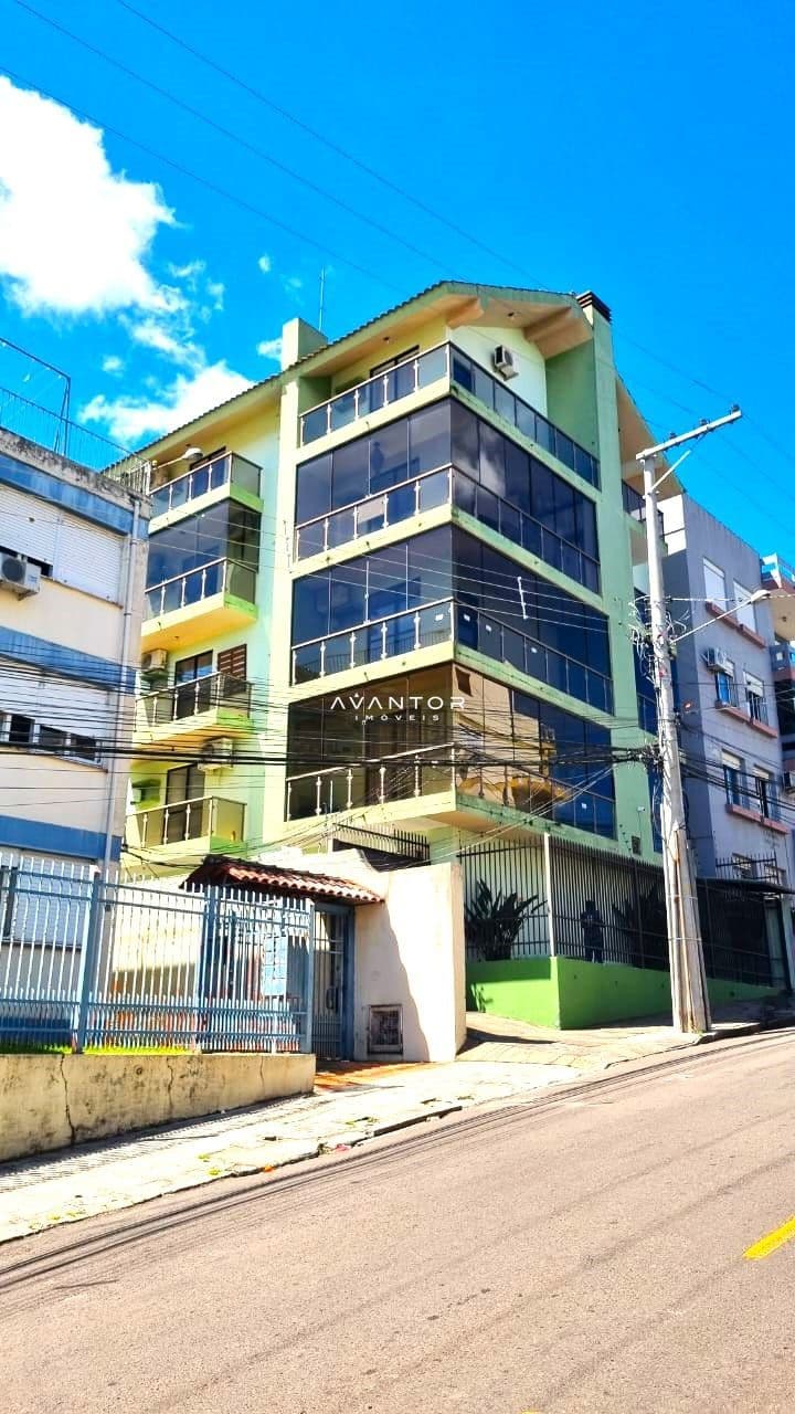 Fachada do prédio com sacada — Apartamento com 2 quartos à venda em Menino Jesus, Santa Maria/RS