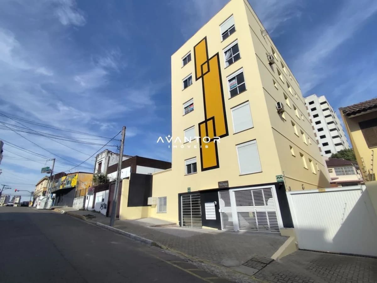 Fachada do prédio com porta de garagem — Apartamento com 1 quarto à venda em Centro, Santa Maria/RS
