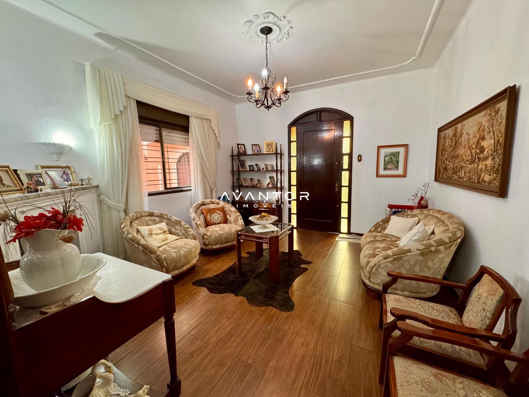 1° Sala de Estar — Casa Comercial com 4 salas à venda em Centro, Santa Maria/RS