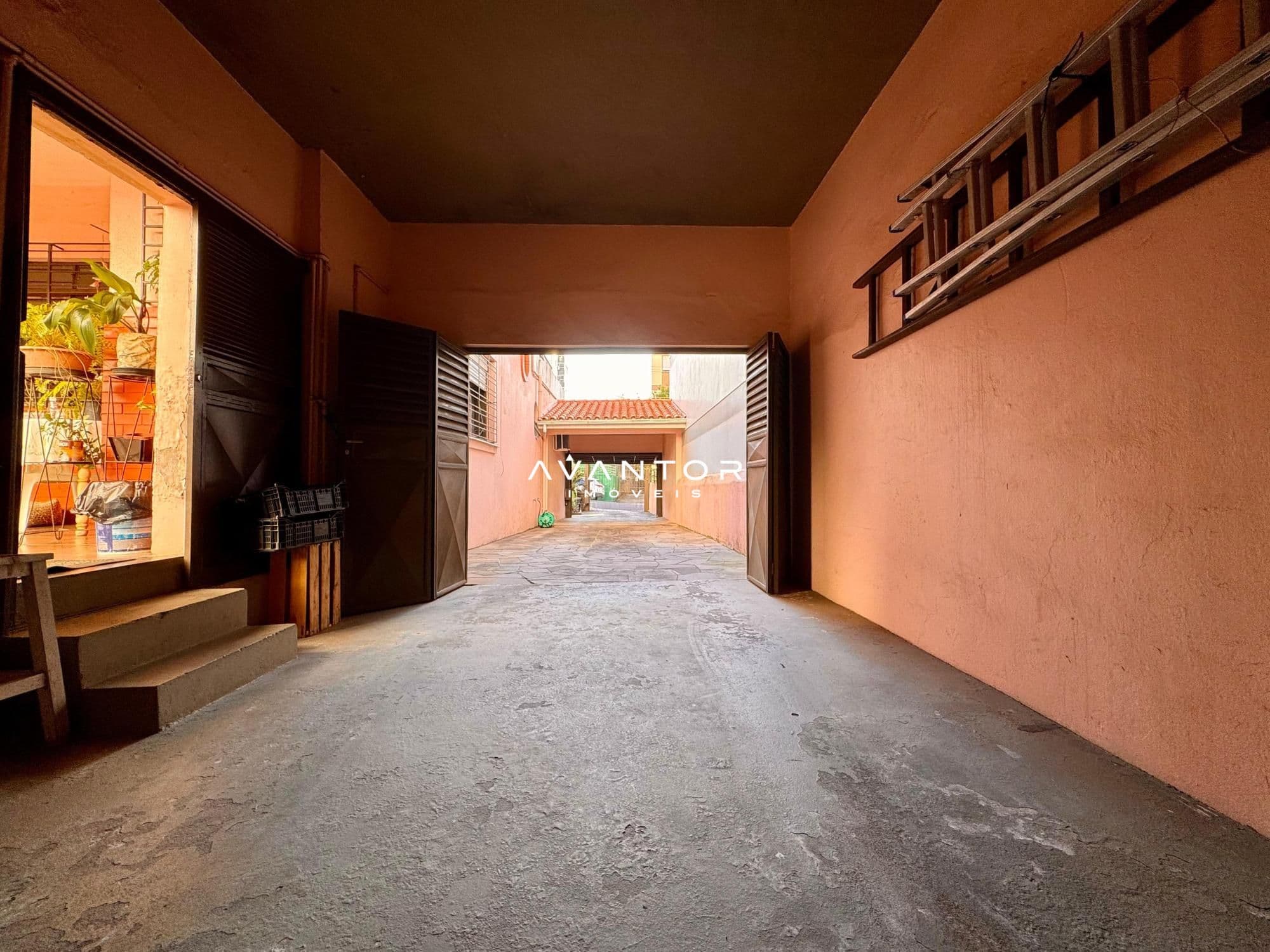 2° Garagem coberta — Casa Comercial com 4 salas à venda em Centro, Santa Maria/RS