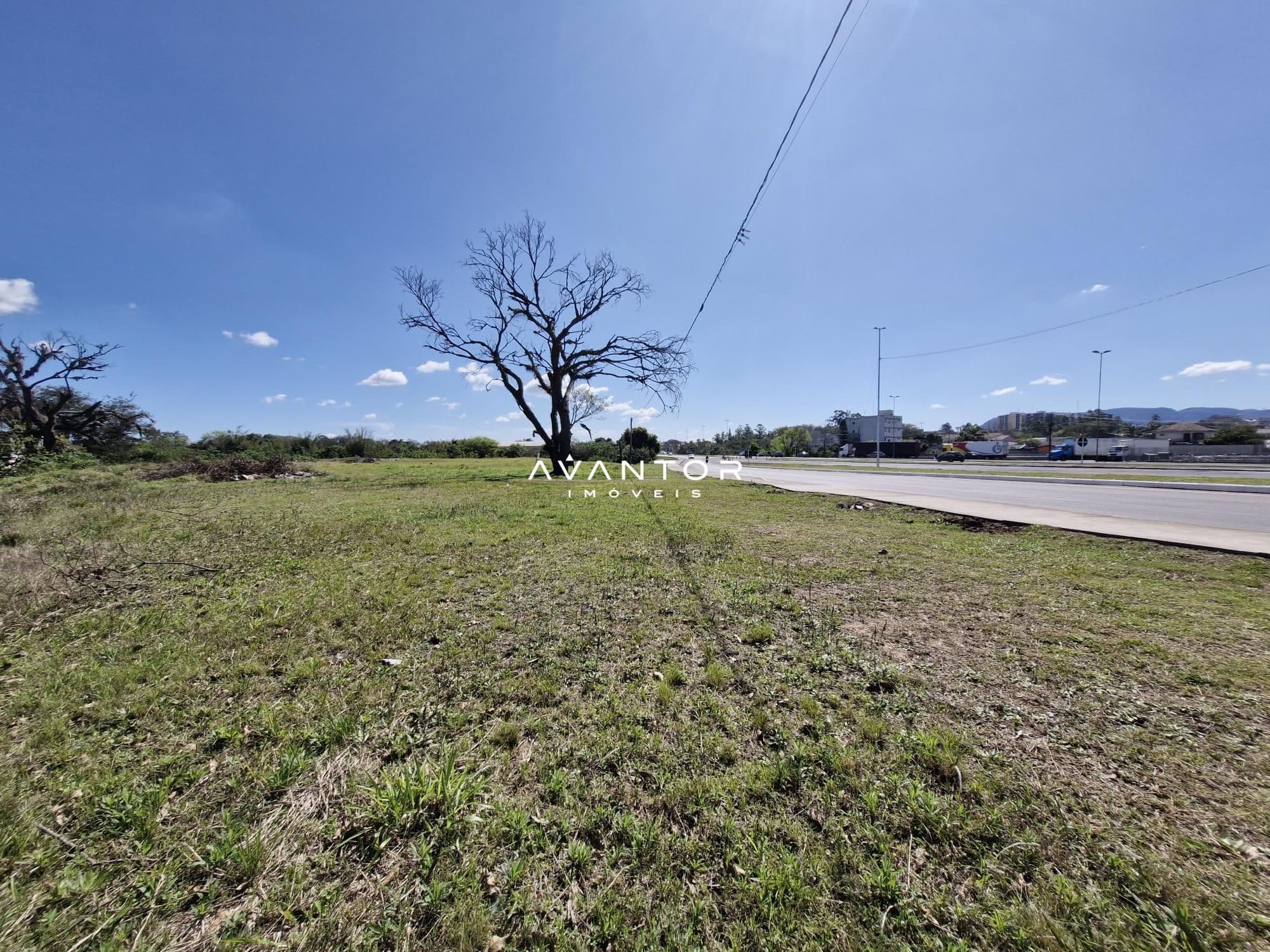 Terreno com vista para via de acesso — Terreno à venda em Uglione, Santa Maria/RS