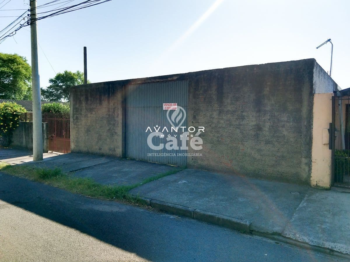 Fachada da casa com garagem — Terreno à venda em Pinheiro Machado, Santa Maria/RS