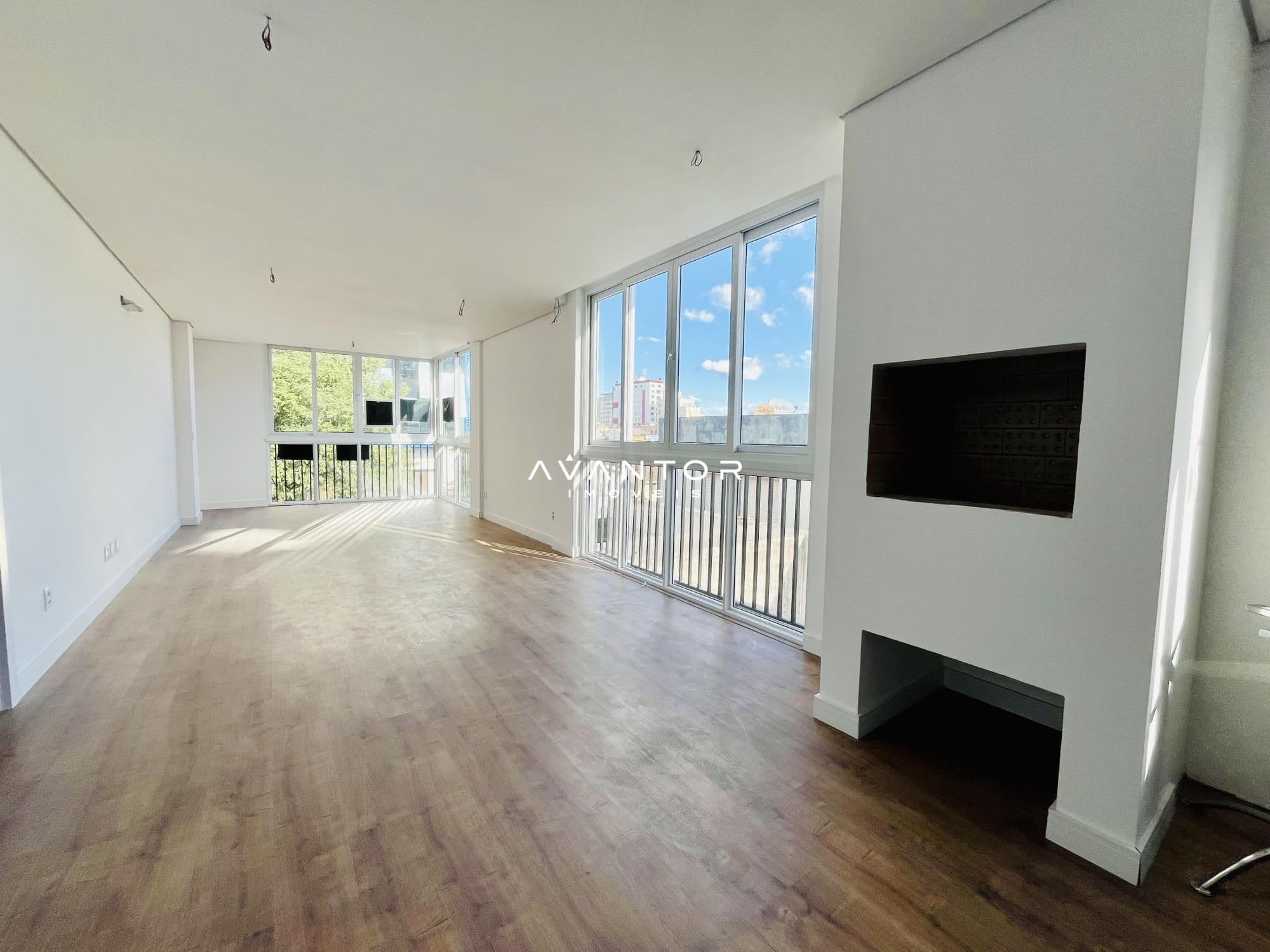 Sala de estar com sacada e vista — Apartamento com 3 quartos à venda no Residencial Saphiro, em Centro, Santa Maria/RS