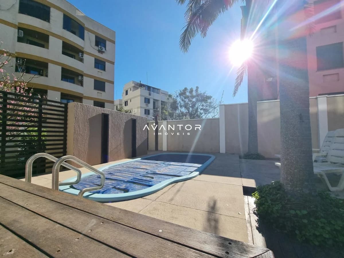 Piscina do condomínio com solário — Casa com 4 quartos à venda em Nossa Senhora de Lourdes, Santa Maria/RS