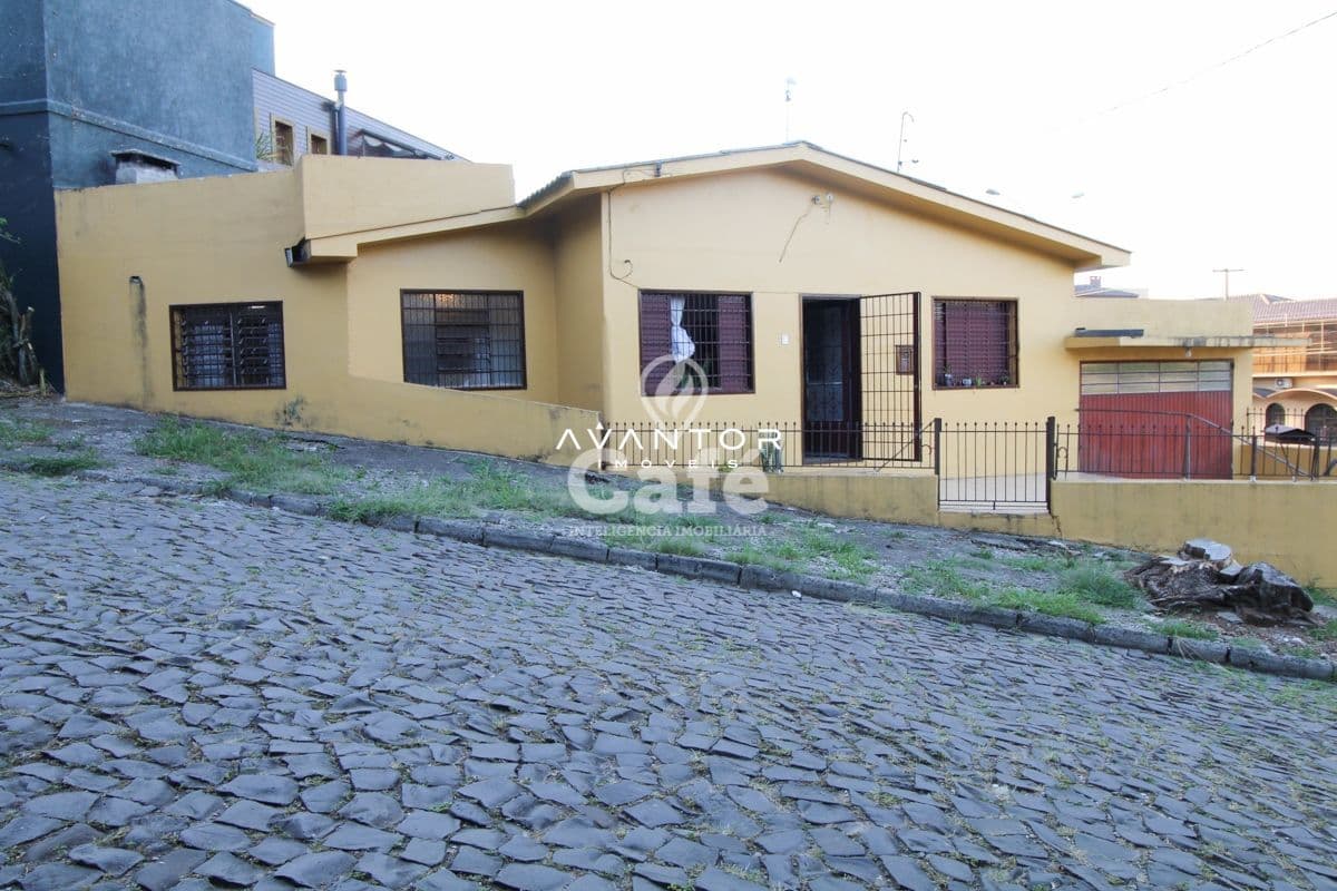 Fachada da casa com garagem — Terreno à venda em Nossa Senhora das Dores, Santa Maria/RS