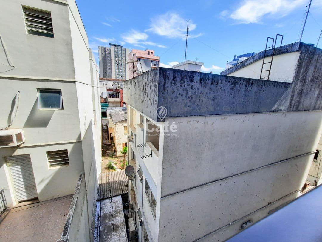 Residencial Sant'Anna - Apartamento de 1 dormitório com sacada e churrasqueira no Centro d — Apartamento com 1 quarto para alugar em Centro, Santa Maria/RS