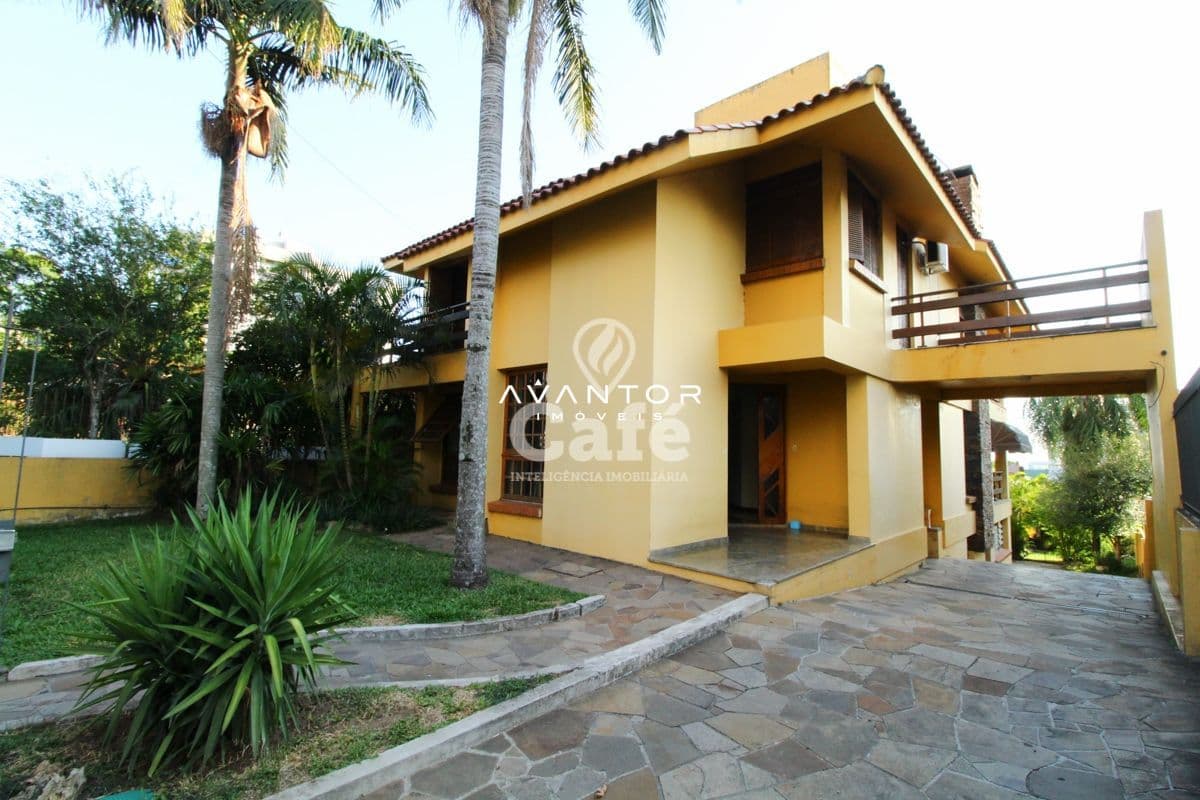 Fachada da casa com área externa — Casa com 5 quartos à venda em Nossa Senhora de Lourdes, Santa Maria/RS