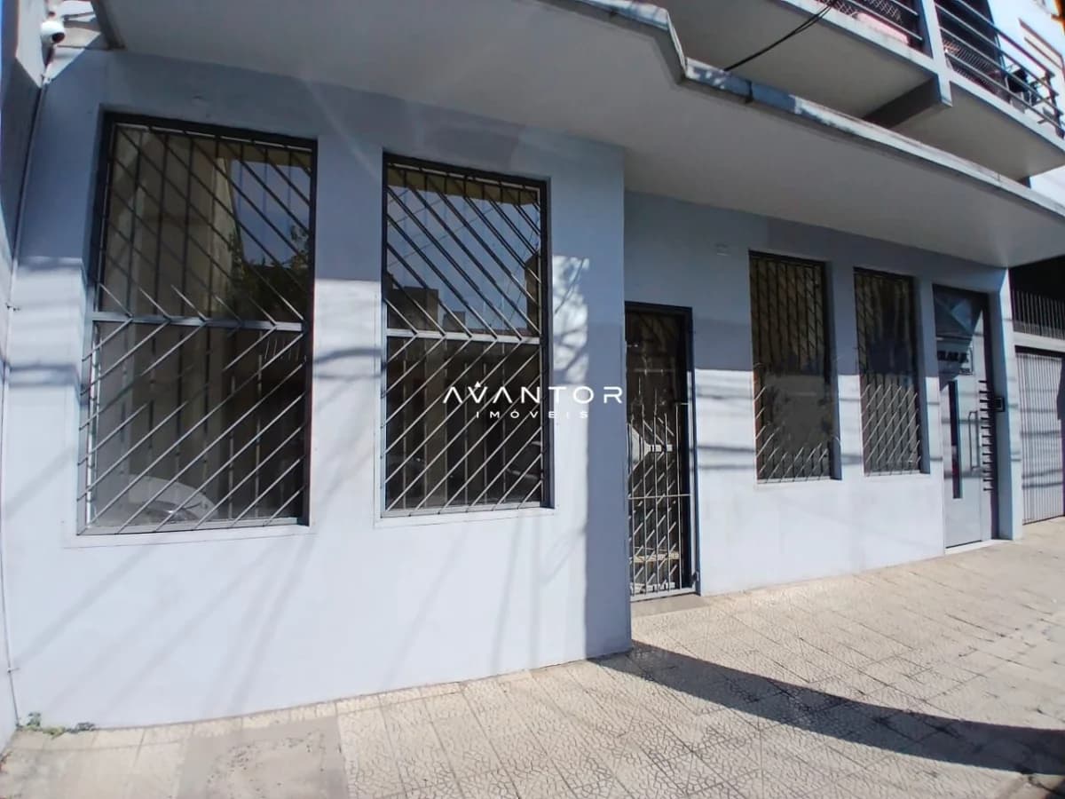 Fachada da casa com portas e janelas — Sala Comercial com 2 salas à venda no Solar JK, em Centro, Santa Maria/RS