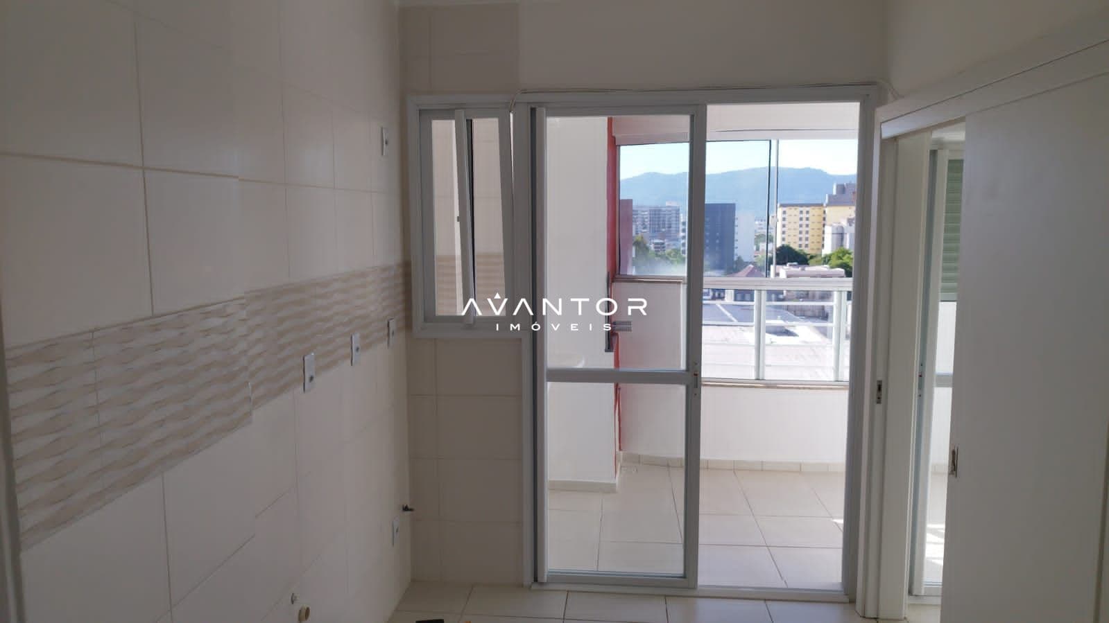 Cozinha com sacada e vista da cidade — Apartamento com 1 quarto à venda no Residencial Ocean, em Centro, Santa Maria/RS