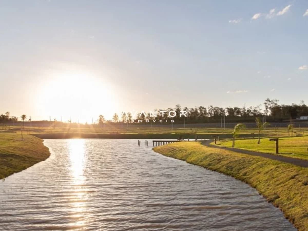 Terreno com lago e área verde — Terreno à venda no Estância dos Montes, em Tomazetti, Santa Maria/RS